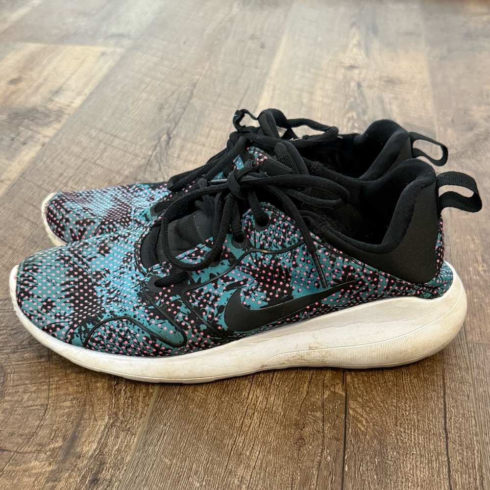 Nike Kaisha 2.0 Running Shoes, Size 8.5
